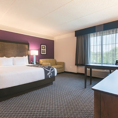 Nightlife La Quinta Inn & Suites by Wyndham Atlanta Alpharetta in Alpharetta GA