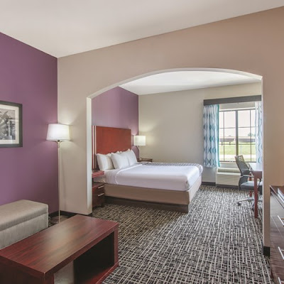 Nightlife La Quinta Inn & Suites by Wyndham Oklahoma City -Yukon in Yukon OK