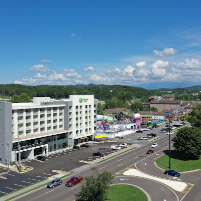 Nightlife Holiday Inn & Suites Pigeon Forge Convention Center, an IHG Hotel in Pigeon Forge TN