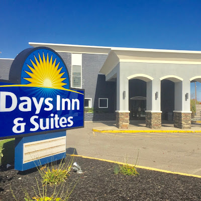 Days Inn & Suites by Wyndham Cincinnati North