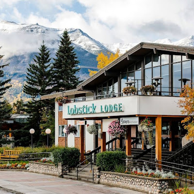 Nightlife Lobstick Lodge in Jasper AB